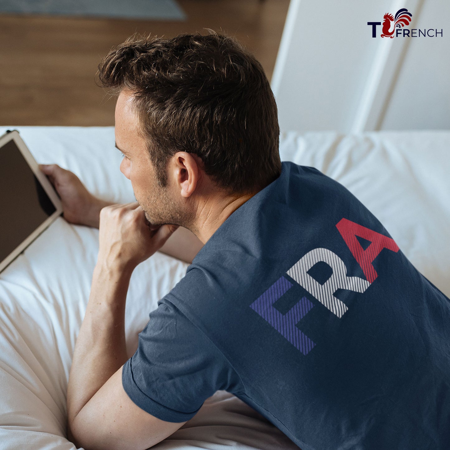 t-shirt France initiales poitrine et dos de T-French, t-shirt Euro 2020 France, t-shirt supporter équipe de France, t-shirt homme en coton bio, t-shirt mixte, t-shirt football, t-shirt foot, t-shirt UEFA Euro 2020, t-shirt supporter de foot, t-shirt french, t-shirt FRA, impression poitrine et dos, t-shirt bleu marine