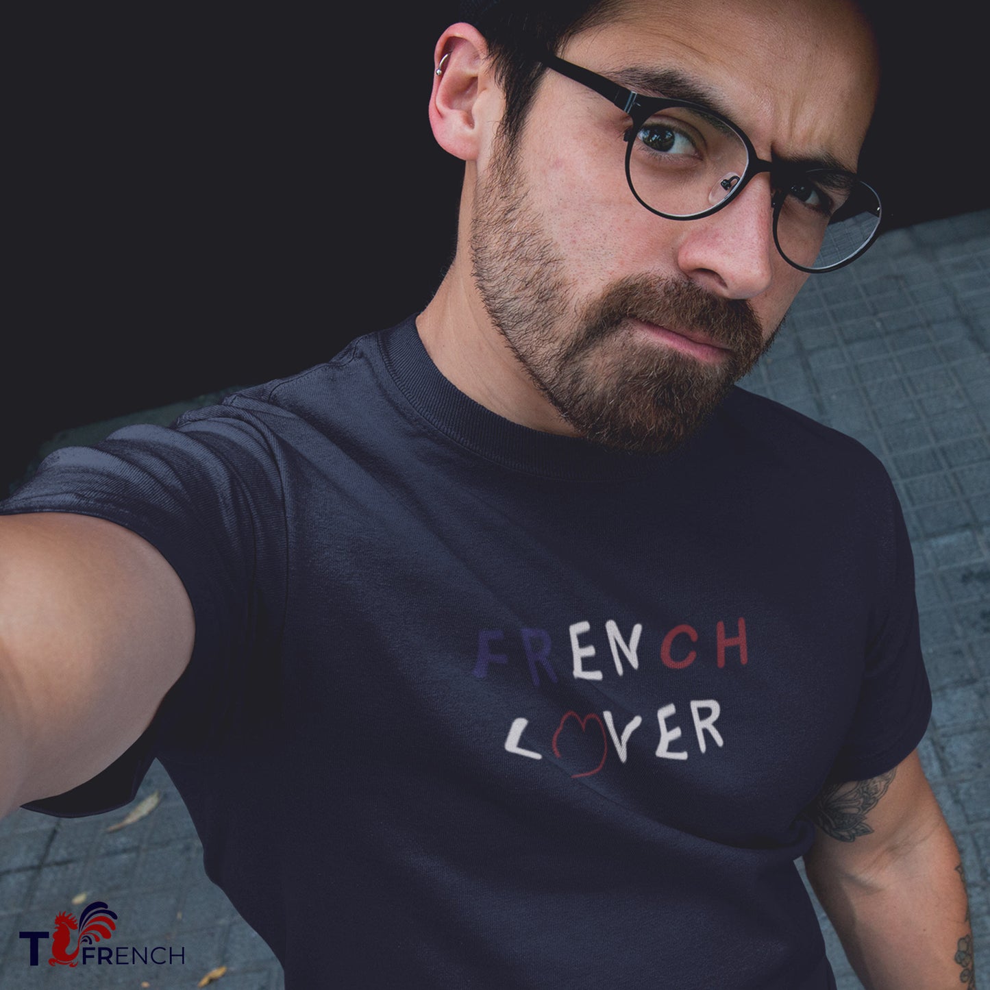 T-shirt french lover en coton bio de TFrench, t-shirt french lover, t-shirt homme saint valentin, tee shirt homme french lover, t-shirt saint valentin, t-shirt idée cadeau, tee shirt en coton bio, t-shirt french lover bleu 