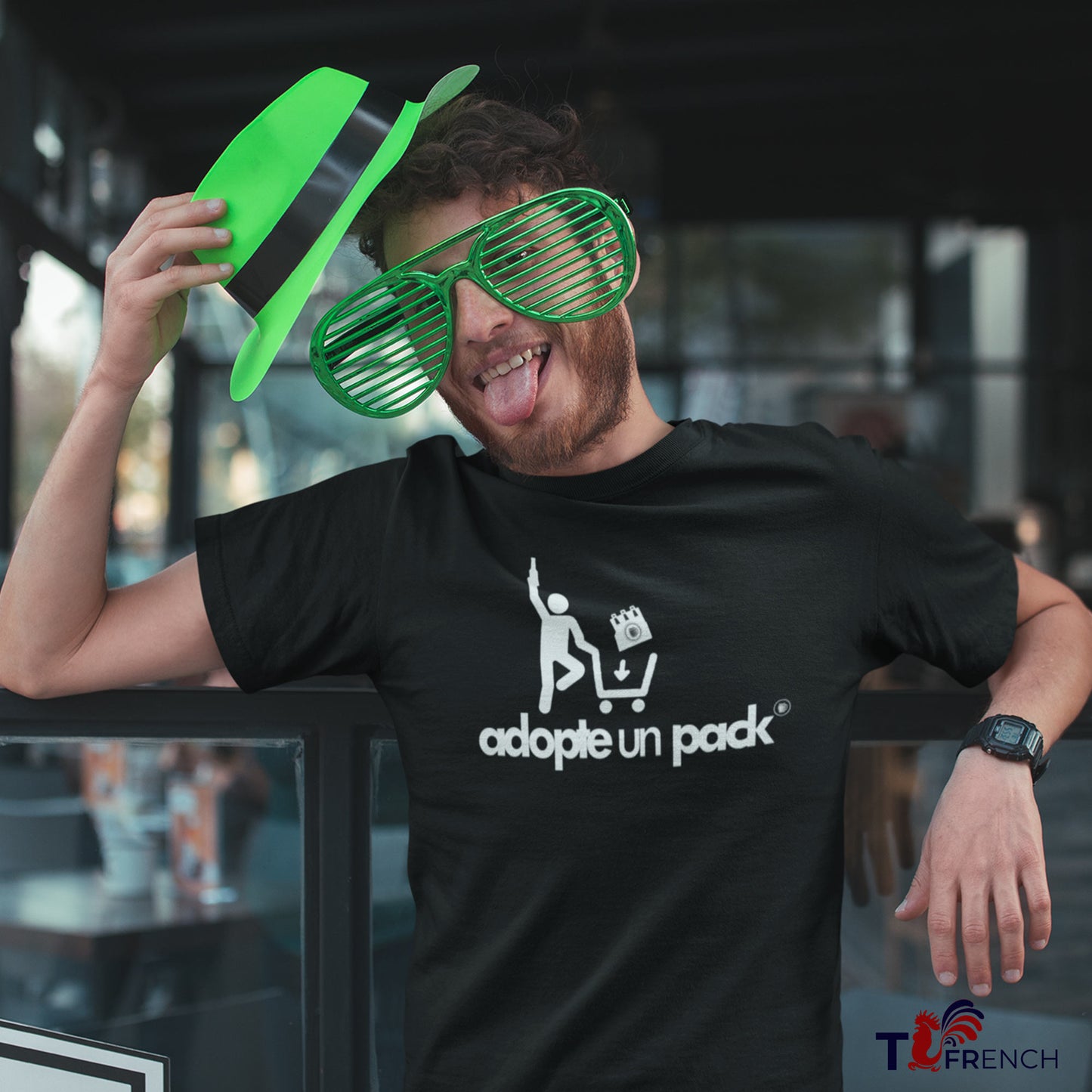 t-shirt adopte un pack de bière de T-French, t-shirt humour, t-shirt parodie, t-shirt adopte un mec, t-shirt homme pack de bière, t-shirt drôle, t-shirt homme idée cadeau, t-shirt pour homme, t-shirt en coton bio, t-shirt bois de la bière, t-shirt apéro, t-shirt adopte un pack