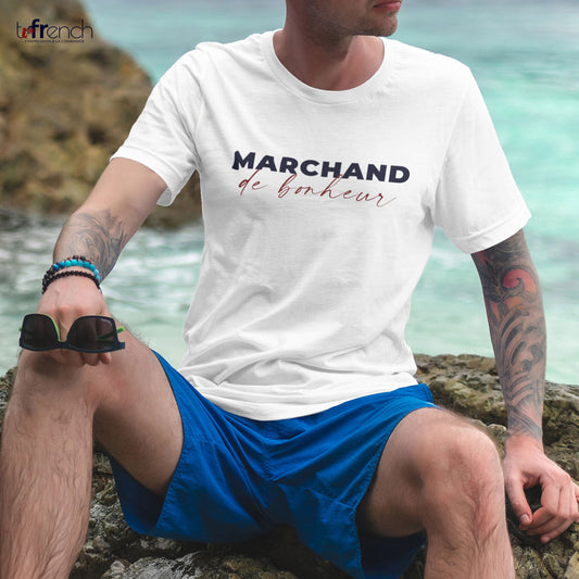 t-shirt marchand de bonheur de tfrench, t-shirt léon marchand, t-shirt jo 2024, t-shirt jeux olympiques, t-shirt natation Léon Marchand, t-shirt JO Paris 2024, t-shirt humour homme et femme, t-shirt french touch, t-shirt coton bio marchand de bonheur blanc