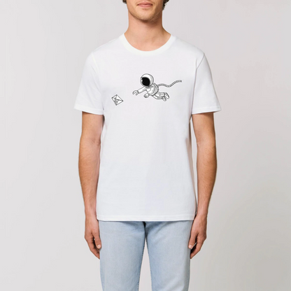t-shirt homme space mail en coton bio de T-French, t-shirt astronaute, t-shirt espace homme, t-shirt en coton bio pour homme avec un astronaute et une enveloppe, tee shirt homme espace, t-shirt Blanc